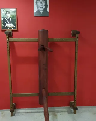 Новият ни дървен манекен